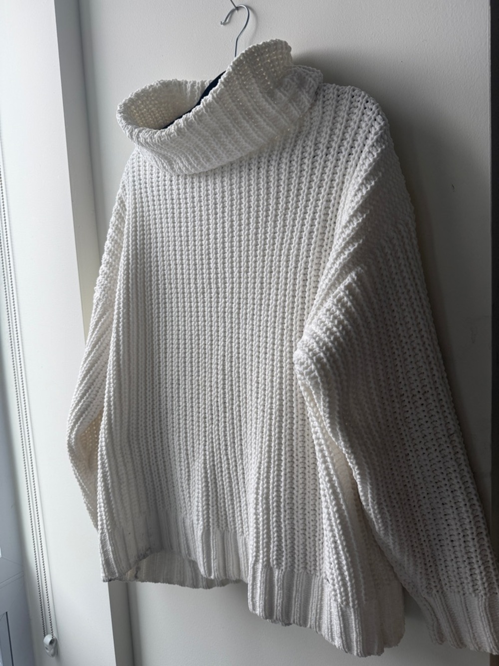 Hollister Cream Oversized Turtleneck Chunky Knit Sweater